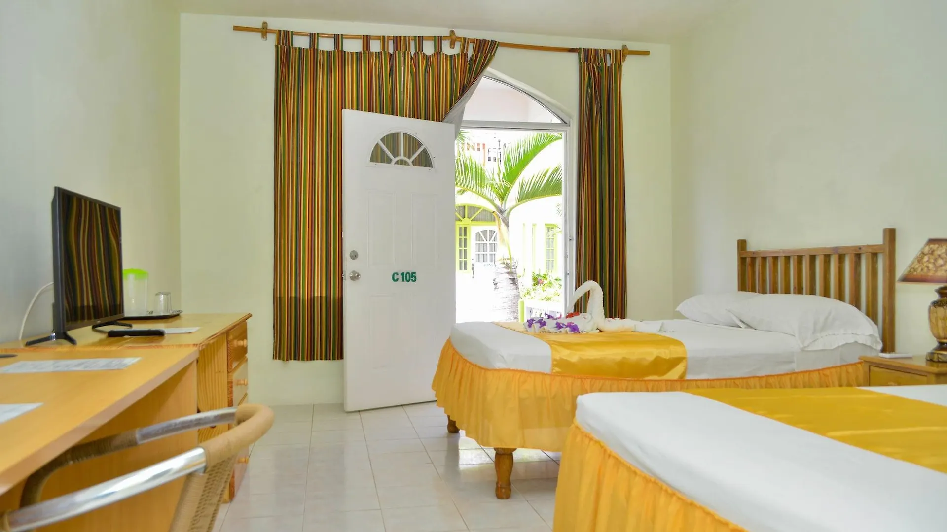 Fun Holiday Beach Resort Νεγκρίλ