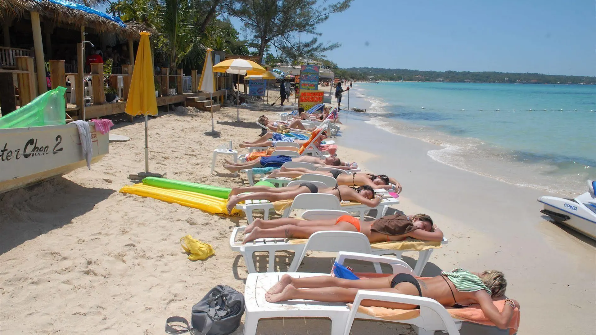 Fun Holiday Beach Resort Νεγκρίλ